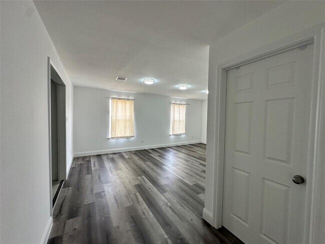 Building Photo - 3415 Twp Grove Ln