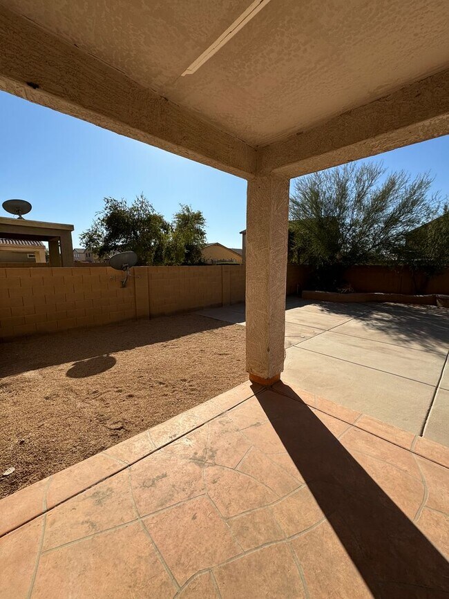 Building Photo - Large 4 bedroom house- Laveen