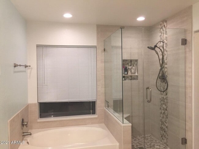 Building Photo - 1190 N Meadows Dr