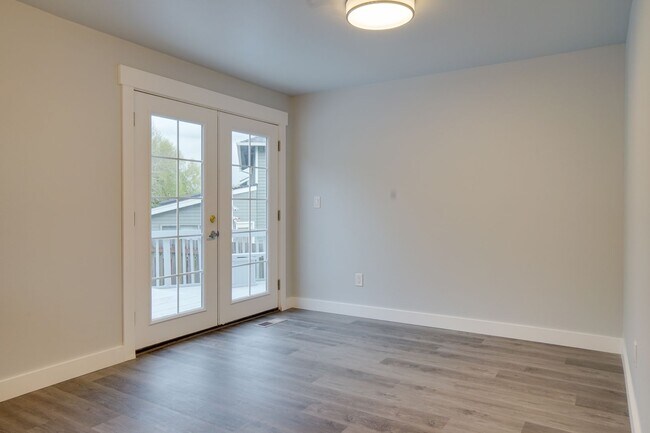 Building Photo - Federal Way Remodeled 2 Story
