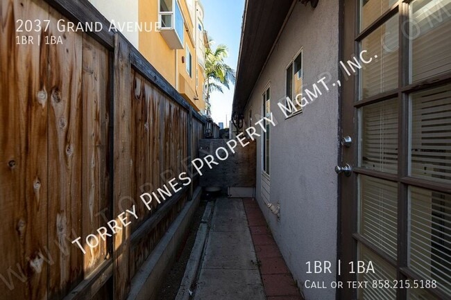 Building Photo - 2037 Grand Ave
