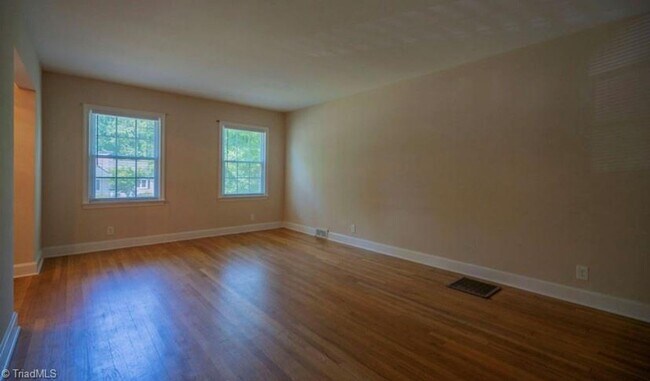 Building Photo - Beautiful 3/ 1 Home for Rent!