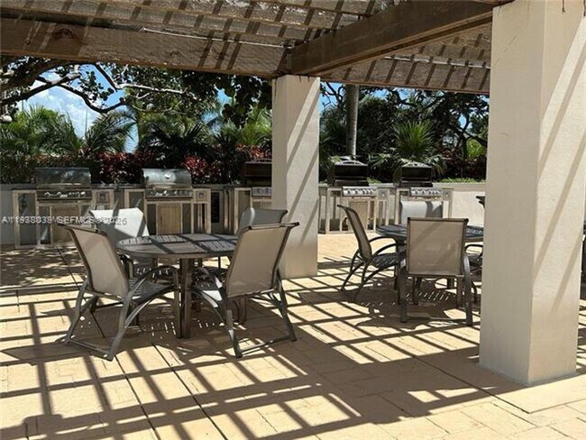 Building Photo - 21200 Point Pl