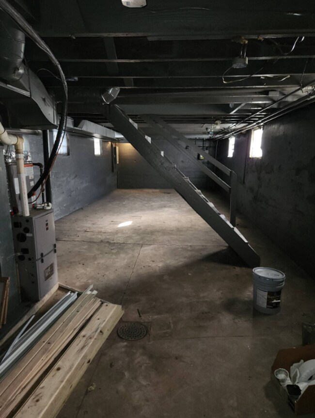 Building Photo - 3 bedroom 2 bath with Garage