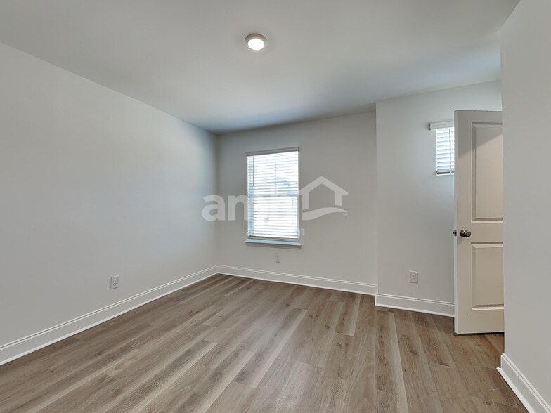 Building Photo - 104 Bellows Bnd