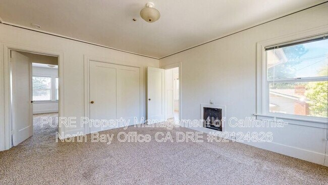Building Photo - 537 Humboldt St