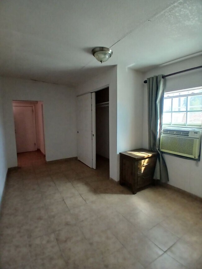Building Photo - 445 Rosemont St