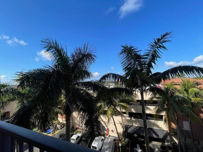 Building Photo - 1801 N Flagler Dr