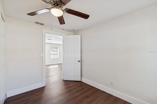 Building Photo - 9412 N Brooks St