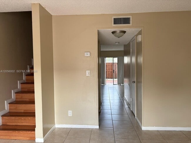Building Photo - 6541 SW 41st Ct