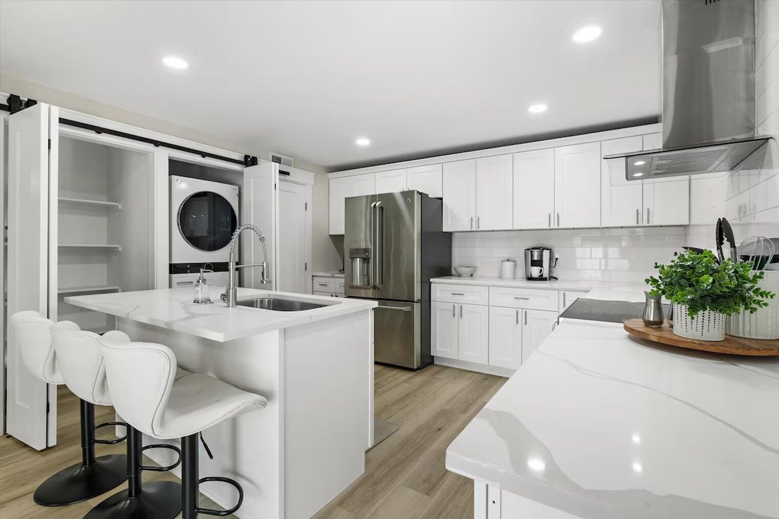 Building Photo - 2410 W Bruneau Pl