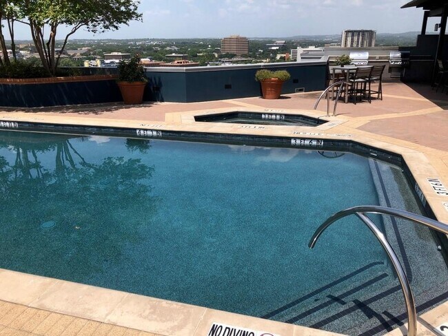 Building Photo - 54 Rainey St