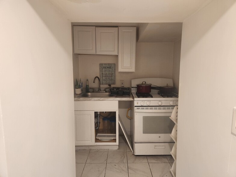 Building Photo - 15 Treno St