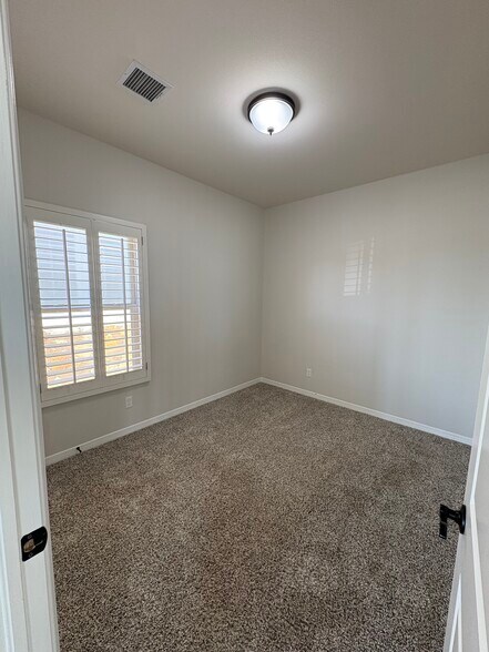 Building Photo - 14735 Pebble Hills Blvd