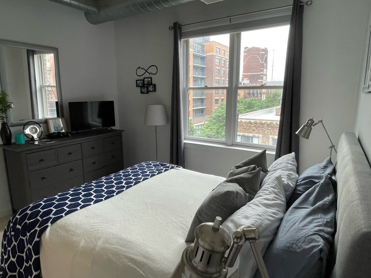 Building Photo - 1155 W Madison St