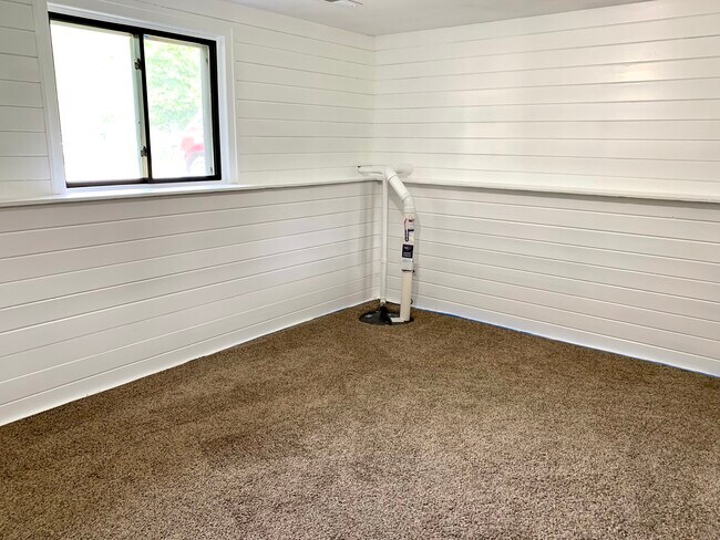 Laundry room - 155 Bayberry Ln