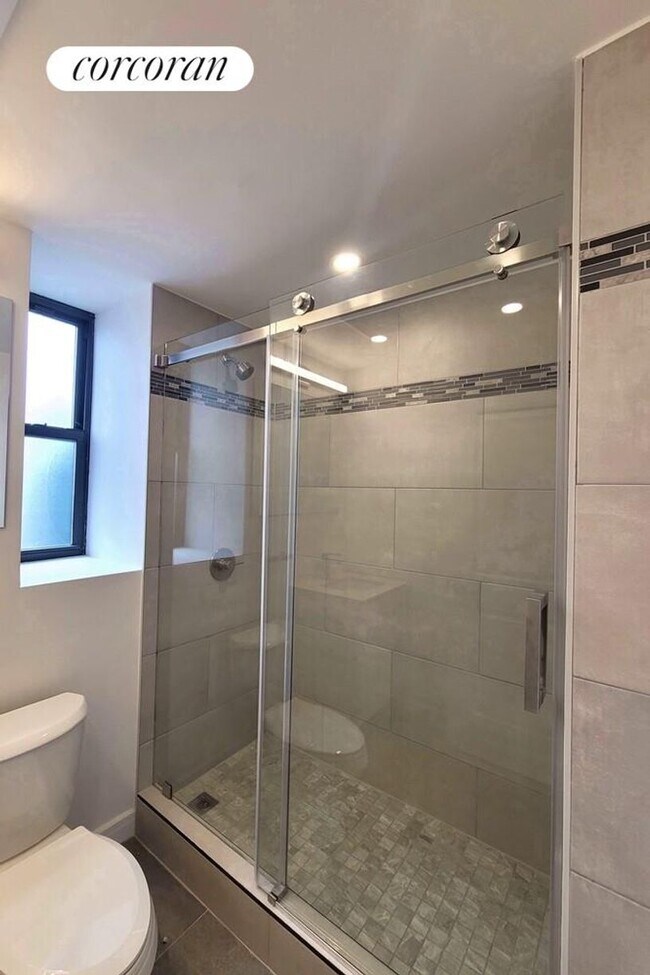 Building Photo - 45 W 81st St