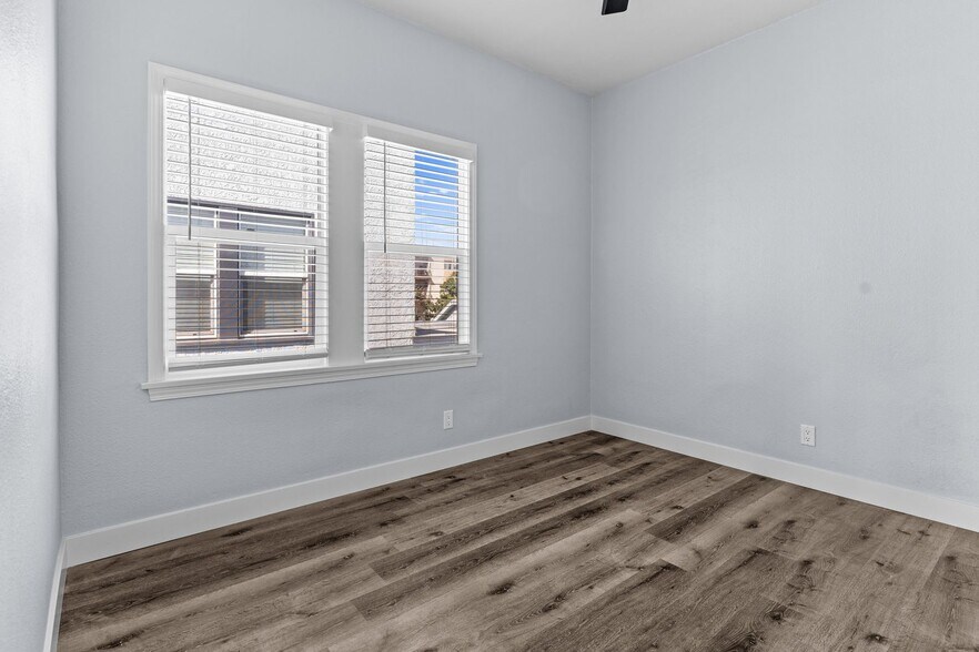 Building Photo - 1711 E Appleton St