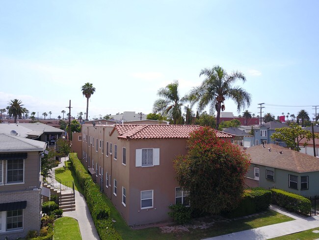 Building Photo - 2010 Pine Ave