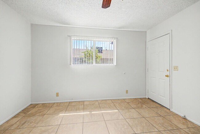 Building Photo - 2931 E Beck Ln