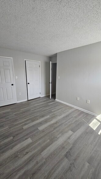 Building Photo - 2005 Ravens Crest Dr