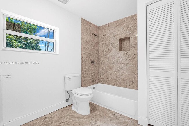Building Photo - 128 NW 61st St