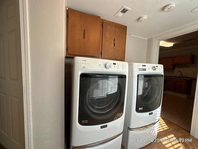 Building Photo - RHODES AREA 4 Bedroom /2.5 Bath House! Gorgeous New Floors