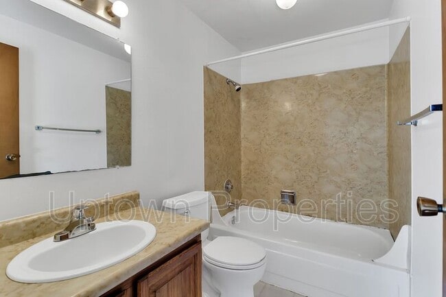 Building Photo - 5660 SW 180th Ave