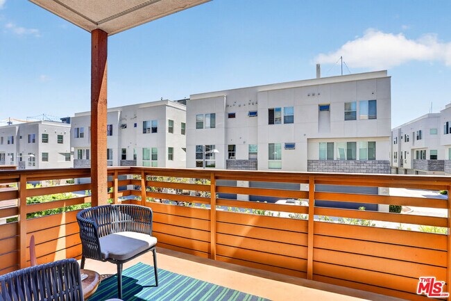 Building Photo - 1678 Topanga