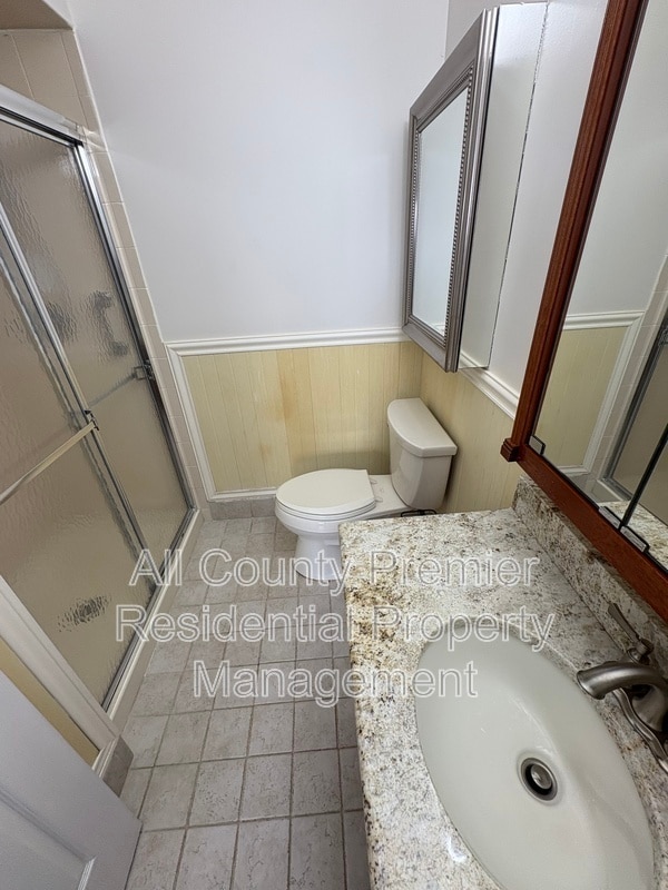 Building Photo - 409 Hidden Village Dr