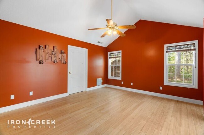 Building Photo - 49 Azalea Dr