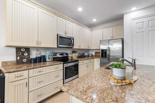 Building Photo - 12170 SW Bennington Cir