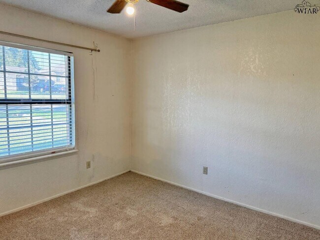 Building Photo - 1513 Hursh Ave
