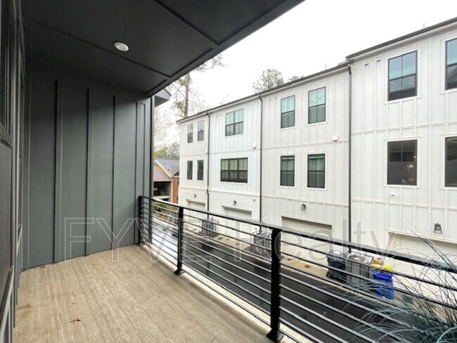 Building Photo - 194 Chestnut Cir