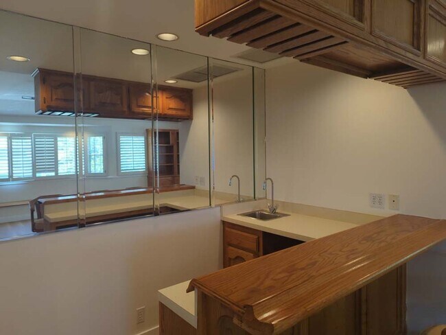 Building Photo - Beautiful and Spacious 4 Bed, 3 Bath Home ...