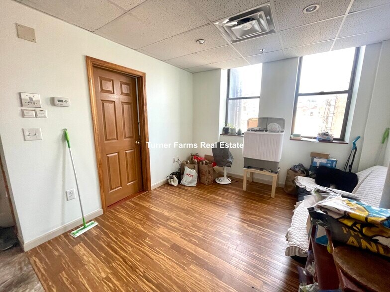 Building Photo - 72 Kneeland St