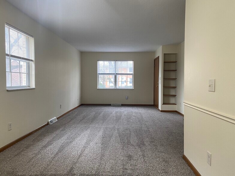 Dining/living room - 3933 Clareridge Dr