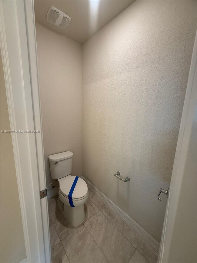 Building Photo - 3141 Tamarind Dr