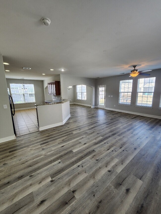 Building Photo - 422 Moss Pond Rd