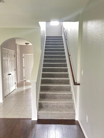 Building Photo - 8704 Vista de Nubes