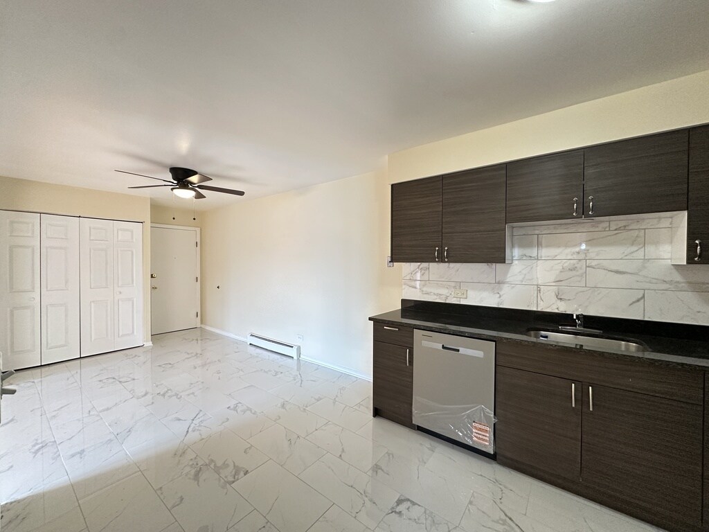 Building Photo - 627 N Lincoln Ave