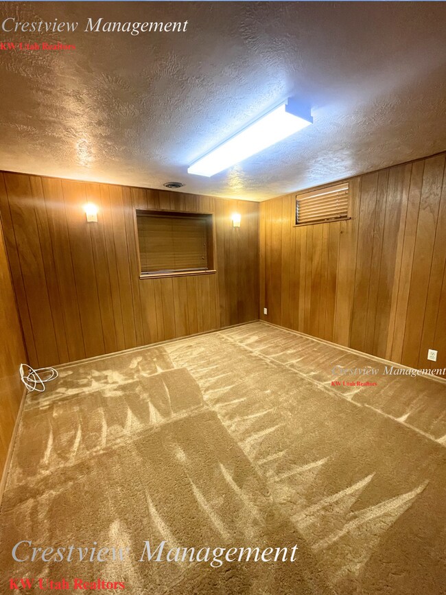 Building Photo - Charming Home with Expansive Yard in Prime Draper Location