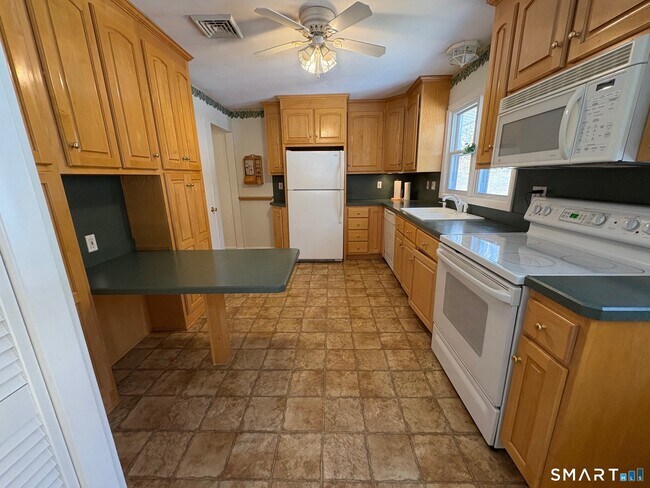 Building Photo - 967 Derby-Milford Rd