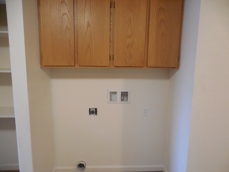 Building Photo - 825 SW Higgins Ave