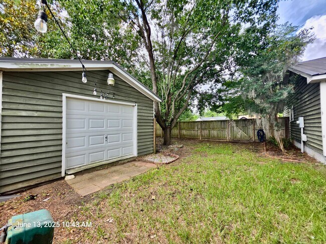 Building Photo - Charming 3 bedroom on a huge lot - Boulder...