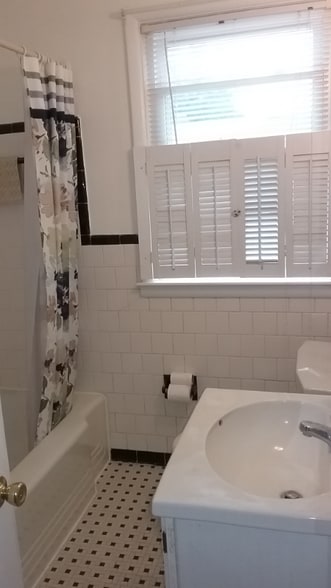 Building Photo - 855 Reverdy Rd