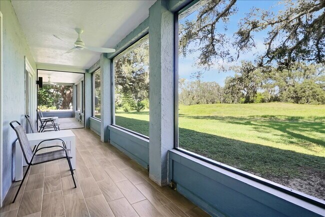 Building Photo - ALL UTILITIES INCLUDED & Fully Furnished! Sleek 2BR/2BA Townhome in Haines City