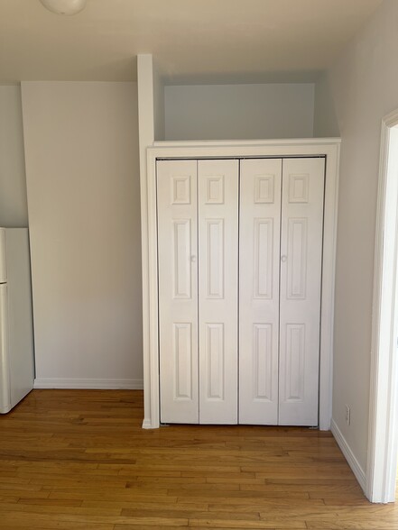 Building Photo - 16 Conselyea St