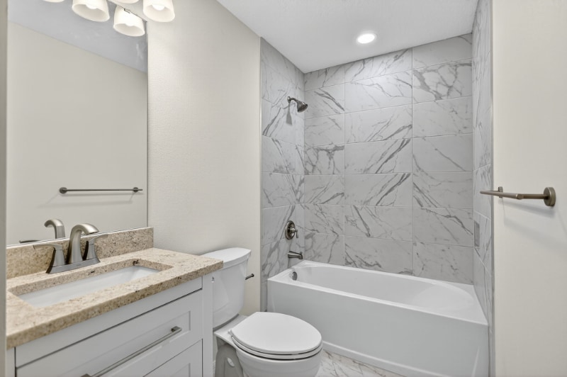 Building Photo - 916 23rd St E