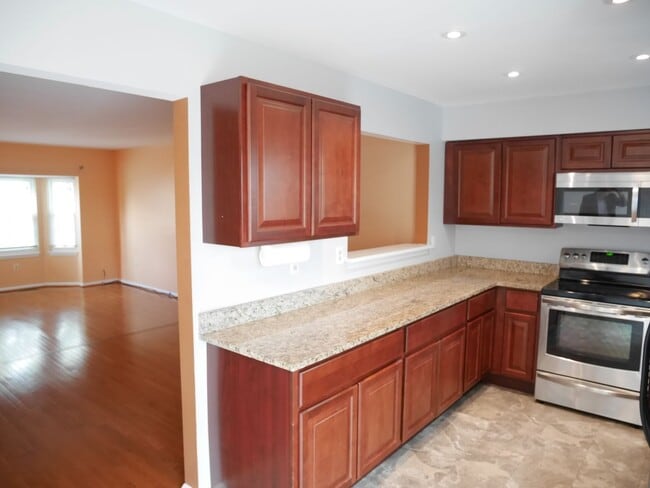 Building Photo - 4 Bedroom Townhome- Silver Spring, MD